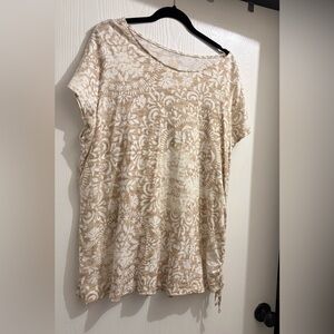 Belle by Kim Gravel Cream and Taupe Short Sleeve tee with side ruching 1X